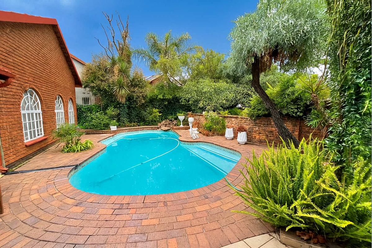 Four bedroom house in the secure boomed off area of Parkrand - Photo 2