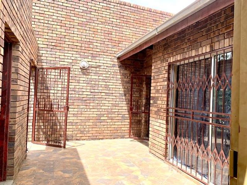 MUCH LOVED FAMILY HOME IN SOUGHT AFTER STREET - Photo 2