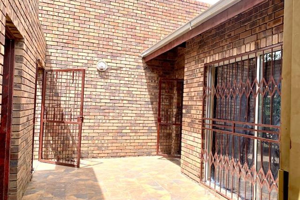 MUCH LOVED FAMILY HOME IN SOUGHT AFTER STREET - Photo 2