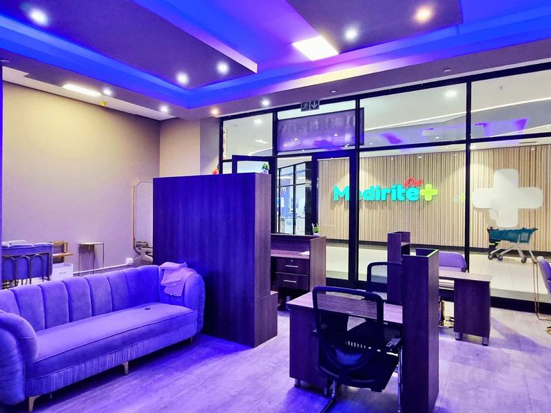 64m2 boutique retail unit in Oceans Mall, Umhlanga. Ground-floor shop with salon-style fitout, ideal for beauty, grooming, or wellness brands. - Photo 5