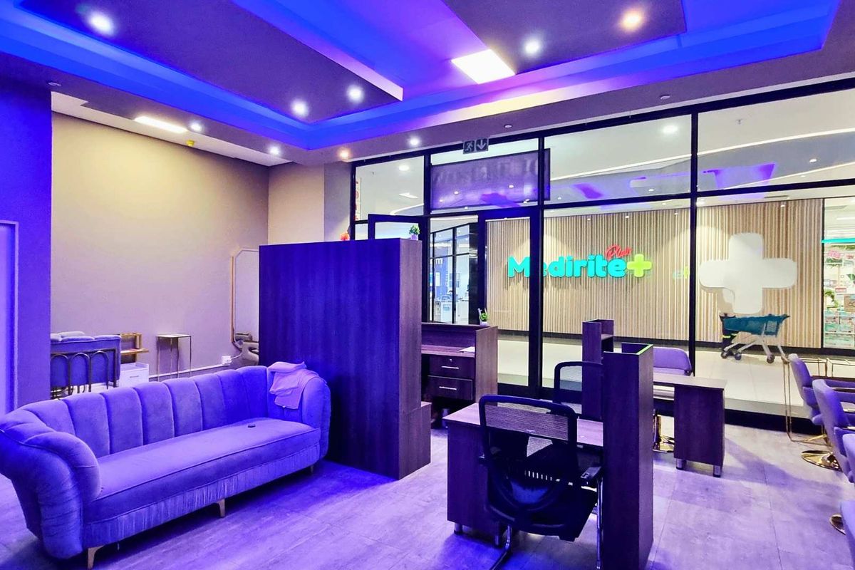 64m2 boutique retail unit in Oceans Mall, Umhlanga. Ground-floor shop with salon-style fitout, ideal for beauty, grooming, or wellness brands. - Photo 5