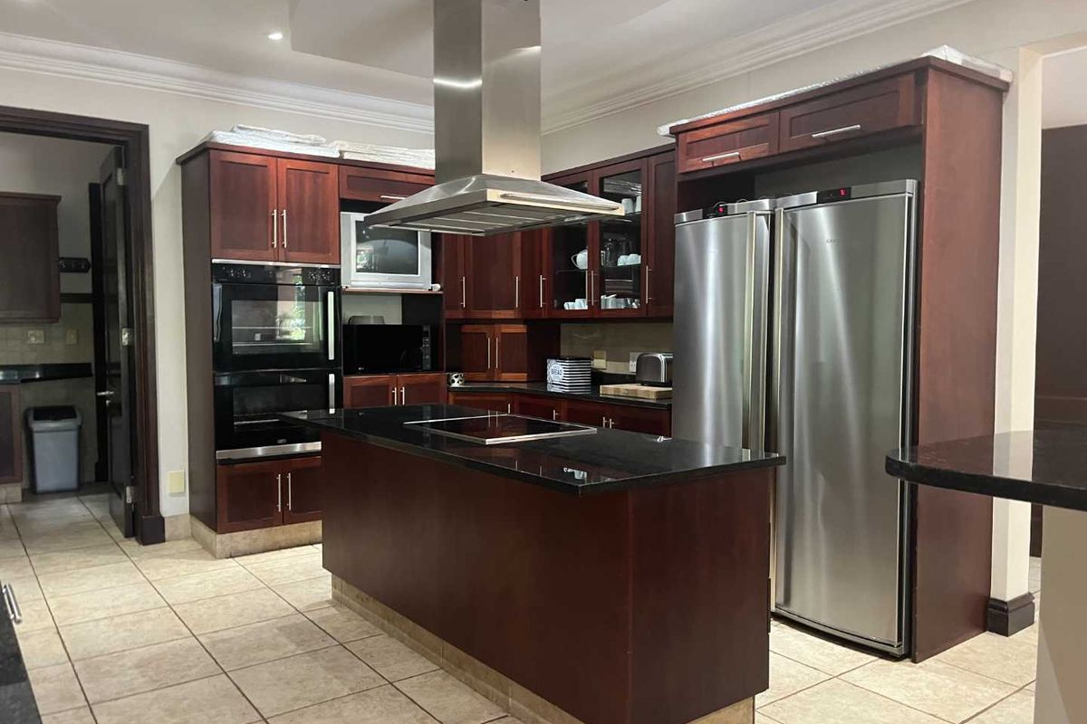 A home offering an exceptional blend of luxury, comfort, & nature, making it the perfect place to call home. - Photo 4