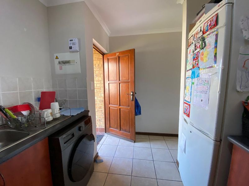 Spacious 3-bedroom apartment situated in Carlswald Manor the heart of Midrand. - Photo 7
