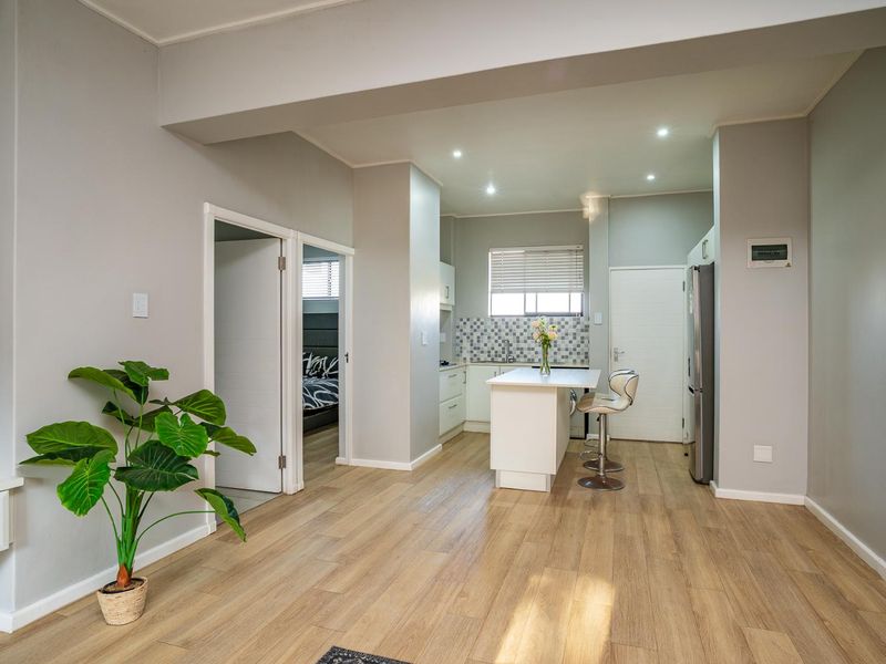 Hillcrest Central Living: Modern Apartment with Pool & Security - Photo 5