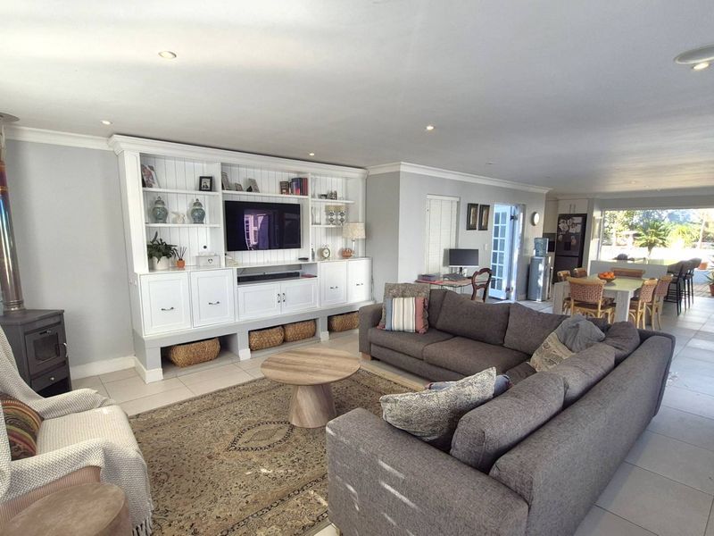 Waterford Estate Living at Its Finest - Investment Opportunity 27k Lease in Place until March 2027** - Photo 2