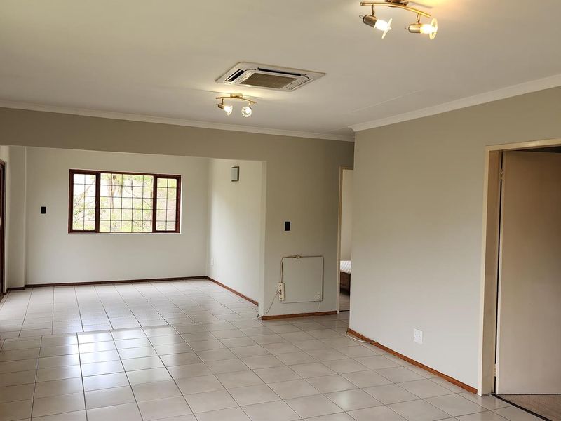 Pet Friendly 2 Bedroom House with lovely garden - Photo 5