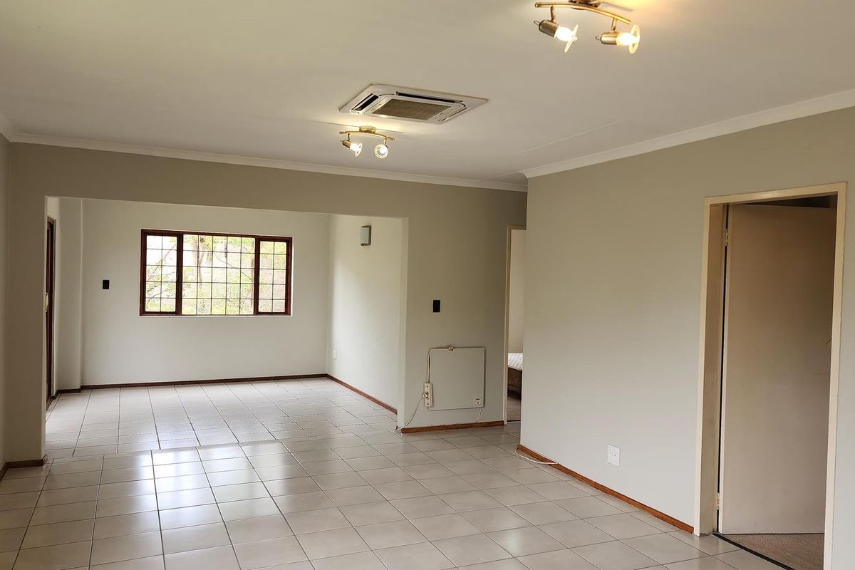 Pet Friendly 2 Bedroom House with lovely garden - Photo 5