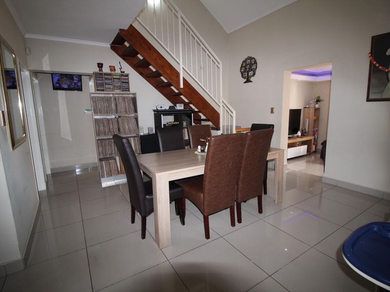 3 bedroom, 3 bathroom - Photo 3