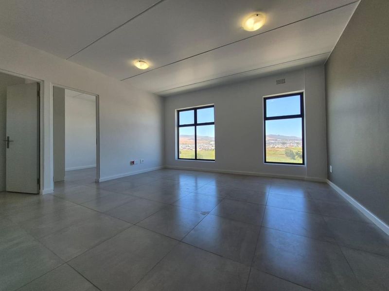 Modern 2-Bedroom Apartment for Sale in Rivergate - Photo 6