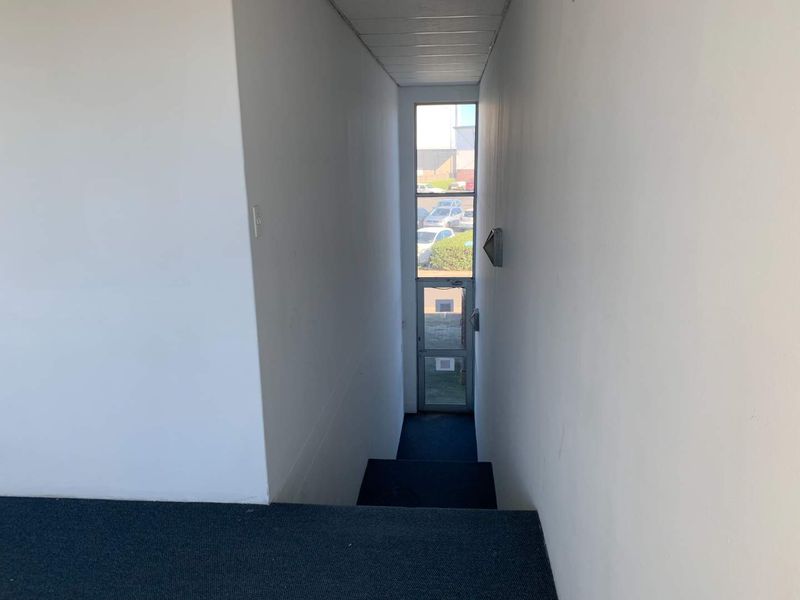 Offices in 24 hour security complex - Photo 8