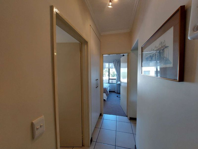 Fully Furnished 2-Bed Executive Apartment in Secure Bryanston Complex - Photo 9
