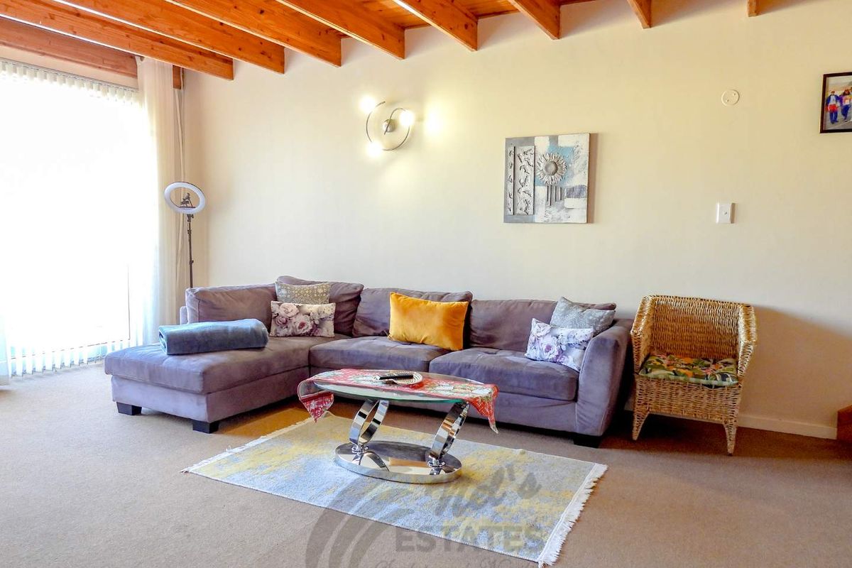 Spacious Duplex Apartment For Sale in Swakpmund Central - Photo 2