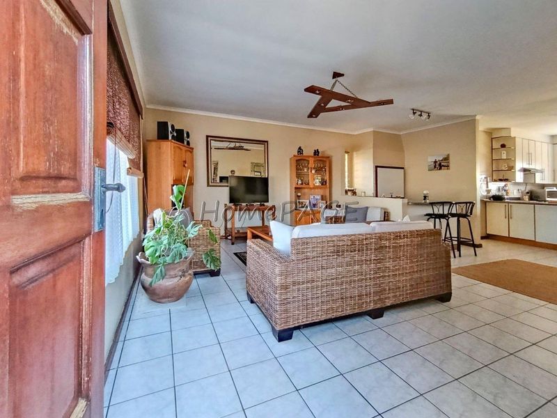 Hermes, Walvis Bay:  Neat 4 bedr home with 1 bedr flat is for sale - Photo 3