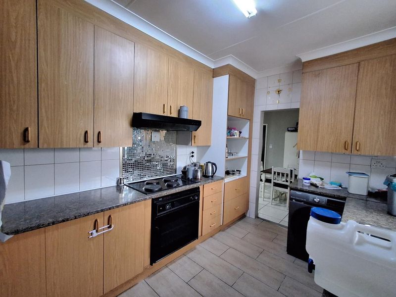 Neat & Secure Family Home in Quiet Three Rivers Neighbourhood - Photo 10