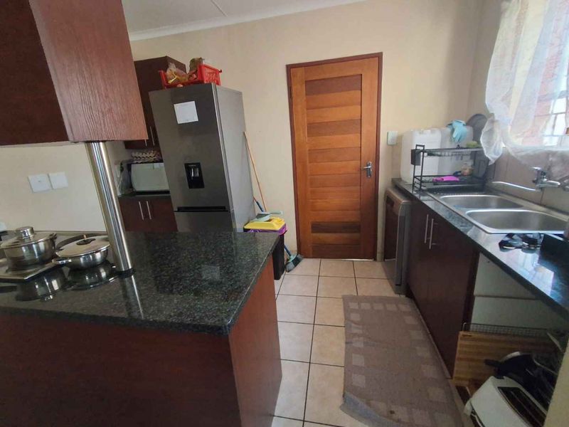 Convenient Location Meets Comfort in This 3-Bedroom Gem - Photo 4