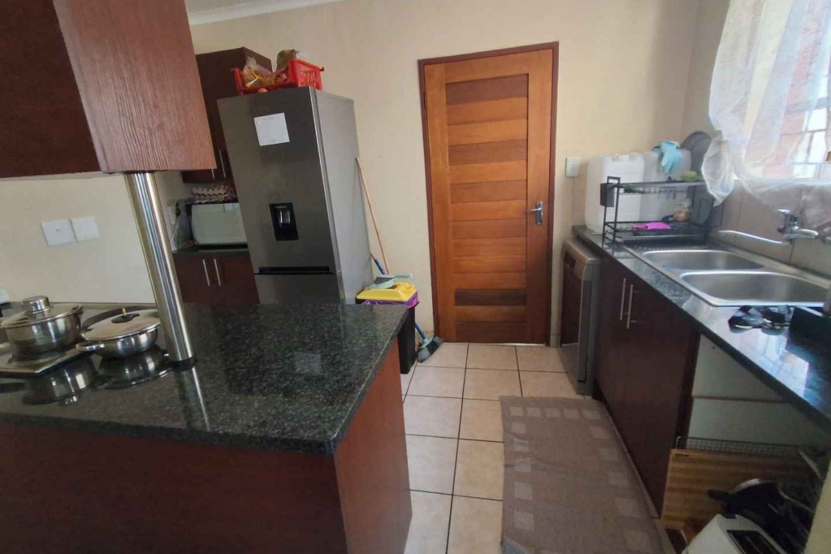 Convenient Location Meets Comfort in This 3-Bedroom Gem - Photo 4
