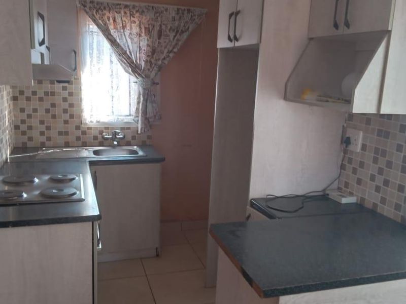 Stunning RDP house to rent in Soshanguve South - Photo 4