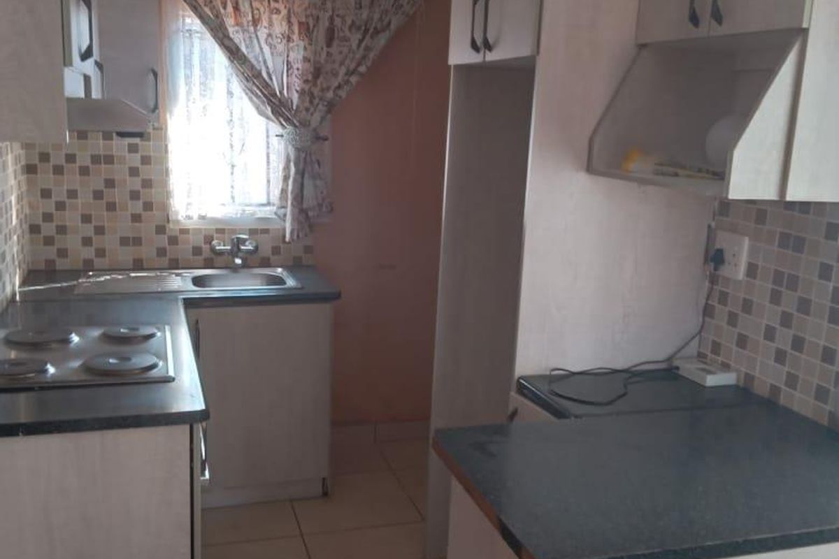 Stunning RDP house to rent in Soshanguve South - Photo 4