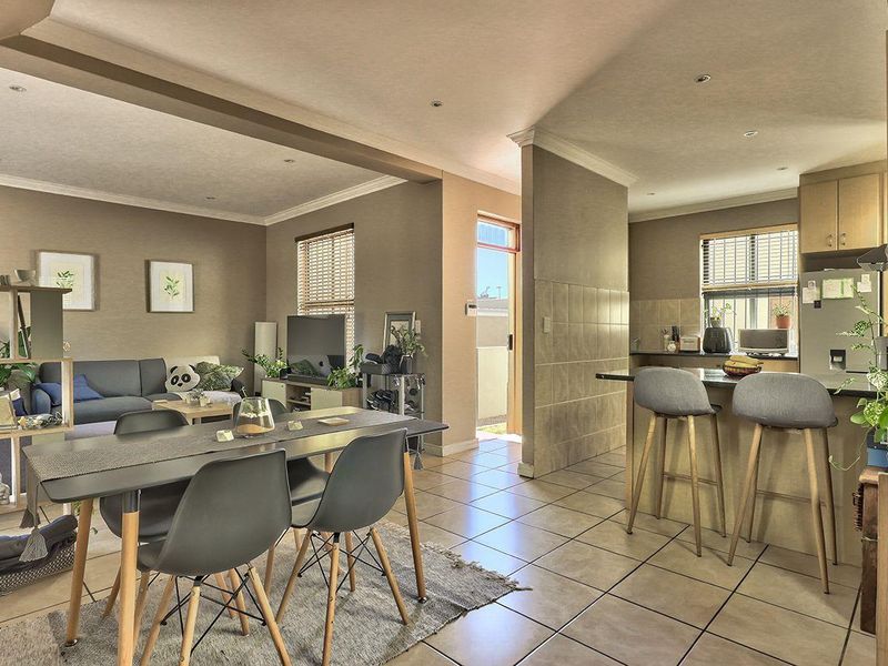 Royal Ascot: Well Located Townhouse Close to Beaches, Schools and Shopping - Photo 3