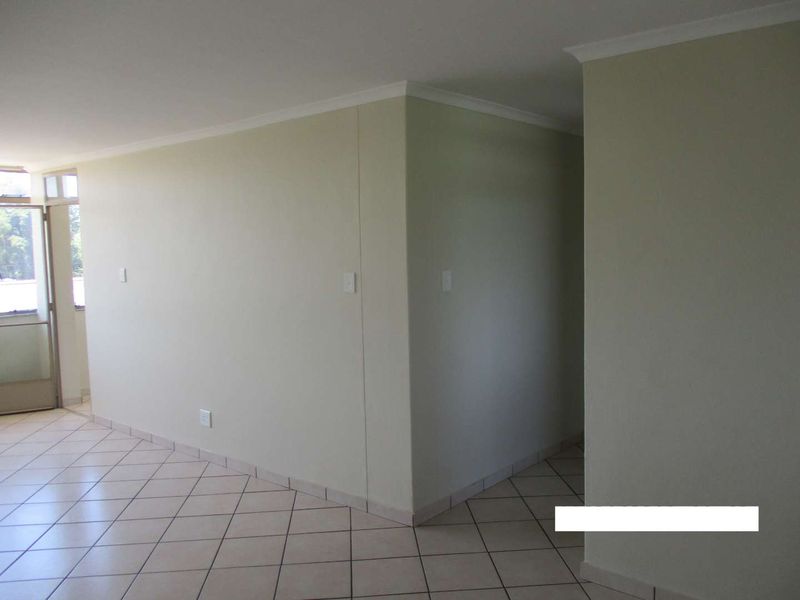 SPACIOUS 2.5 BEDROOM FLAT TO RENT IN PARKTOWN ESTATES - Photo 7
