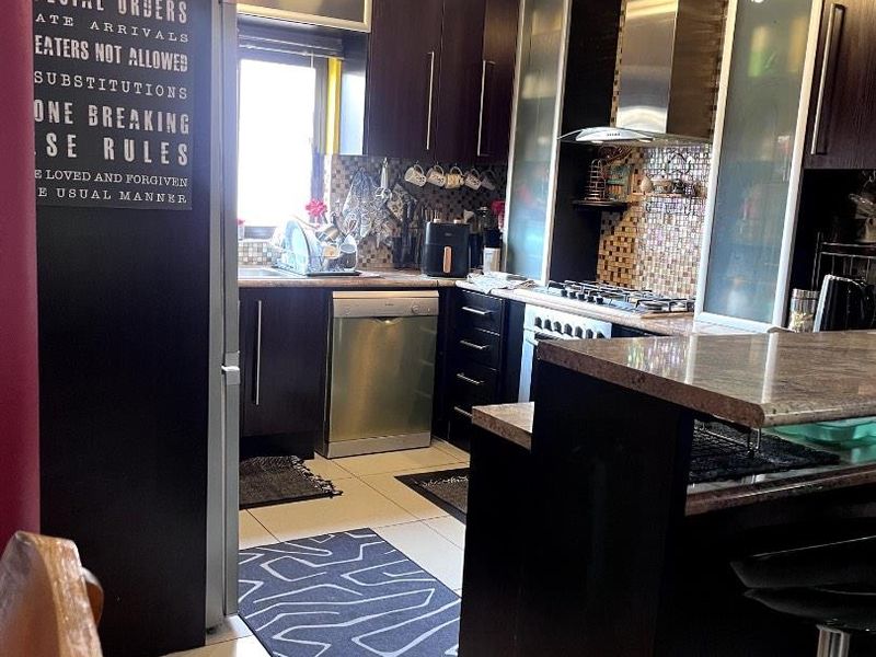 Cozy Neat Cimbebasia House for Sale - Photo 3