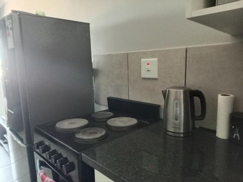 Cranes@Riverside - R 585 000, 2 Beds, 1 Bath - Photo 5