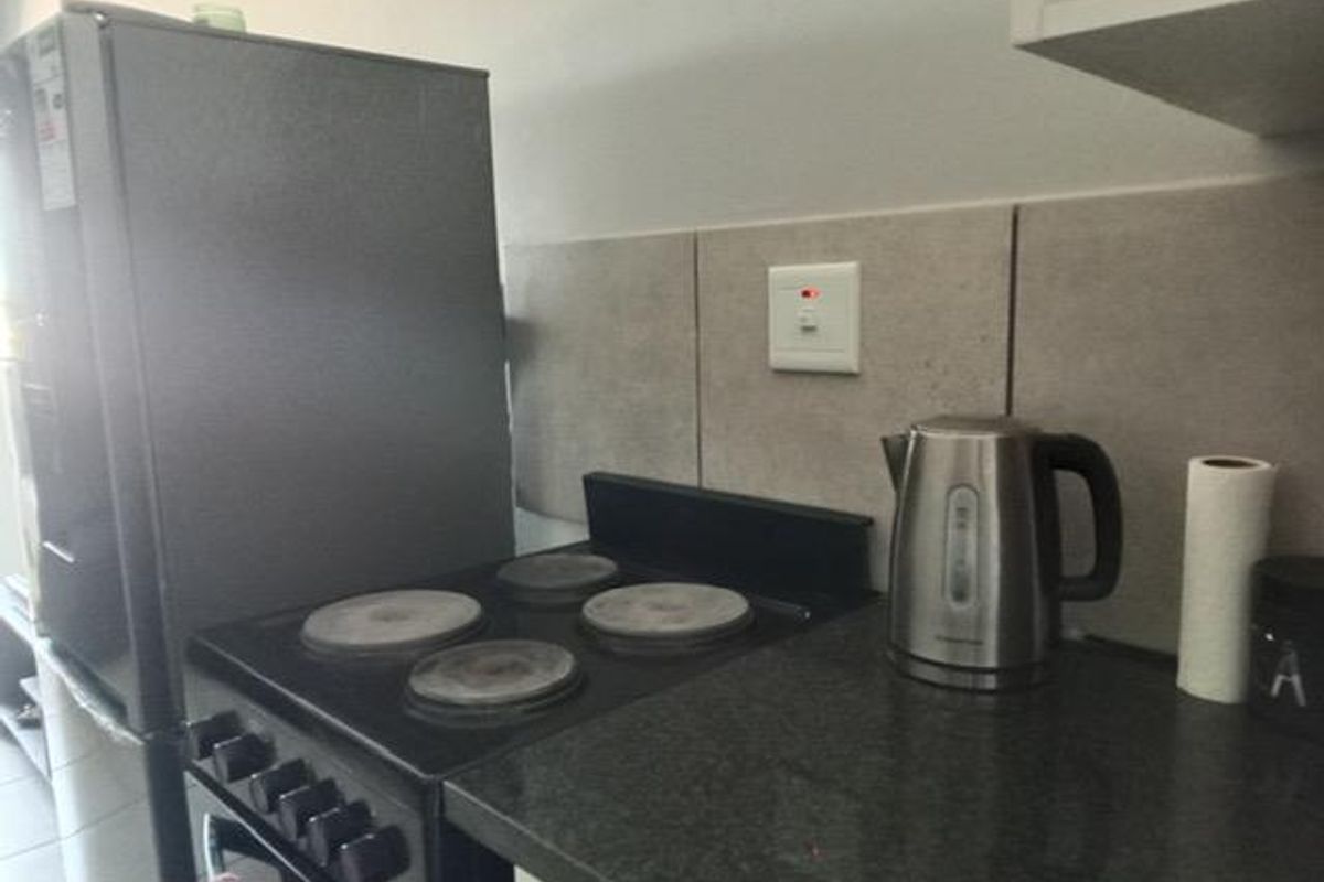 Cranes@Riverside - R 585 000, 2 Beds, 1 Bath - Photo 5