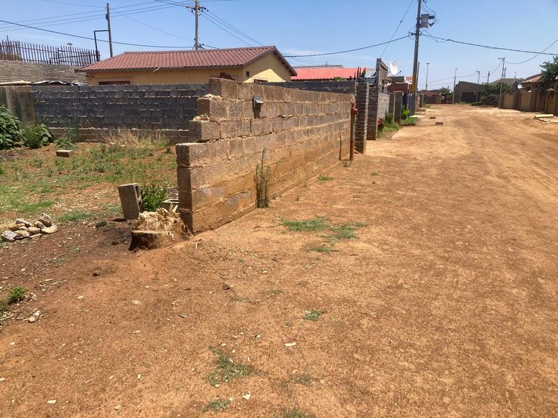 Vacant stand for sale in Stretford - Photo 2