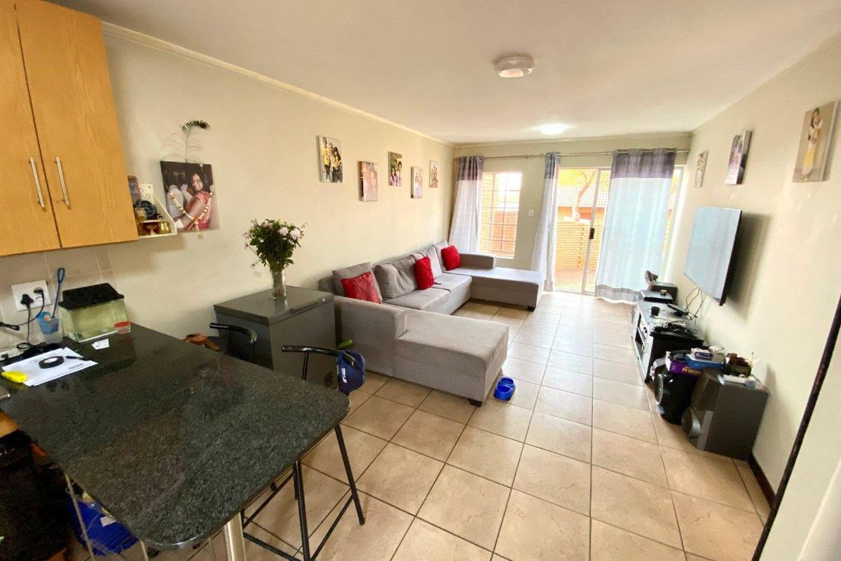 Beautiful newly painted simplex - Photo 4