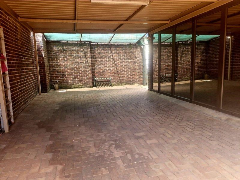 A True Gem in Horison Park with Residential and Business rights. - Photo 9