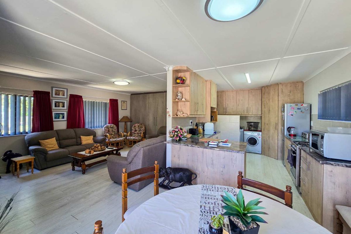Harbour area gem up for grabs. - Photo 3