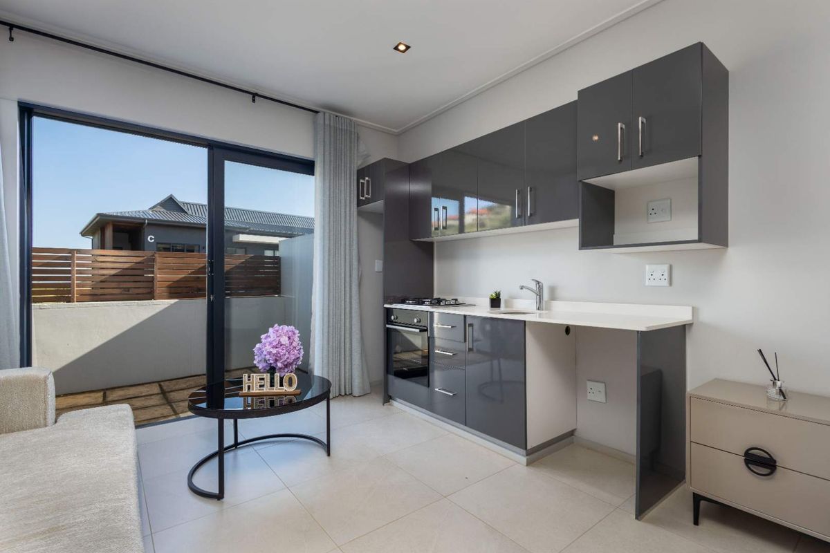 Luxury Coastal Studio Apartment in Ocean Club Zimbali Lakes. - Photo 2