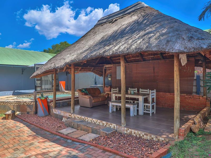 Dream 4 Bedroom Family Home in Mountain View Awaits! - Photo 3