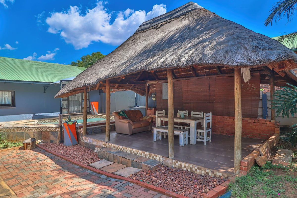 Dream 4 Bedroom Family Home in Mountain View Awaits! - Photo 3