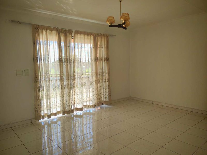 Prime Location & Stunning Views: Your New Home Awaits! - Photo 7