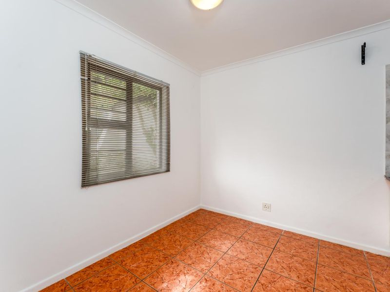 Bright & Spacious 3-Bedroom Home with Stunning Sea Views - Photo 5