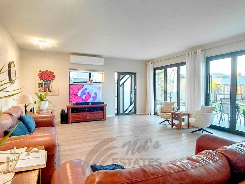 Impressive and Modern Home For Sale in Kramersdorf, Swakopmund - Photo 2