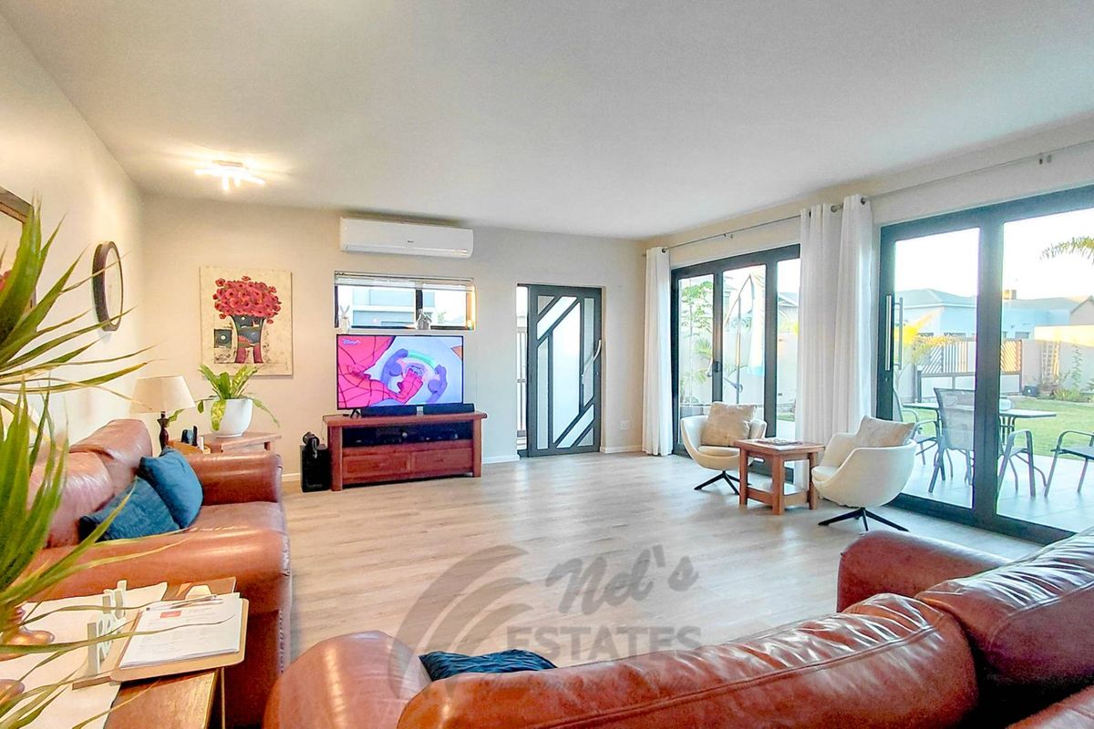 Impressive and Modern Home For Sale in Kramersdorf, Swakopmund - Photo 2