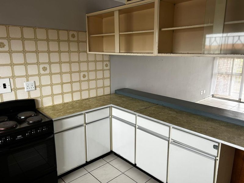 Neat secure Two bedroom unit for Sale - Photo 5