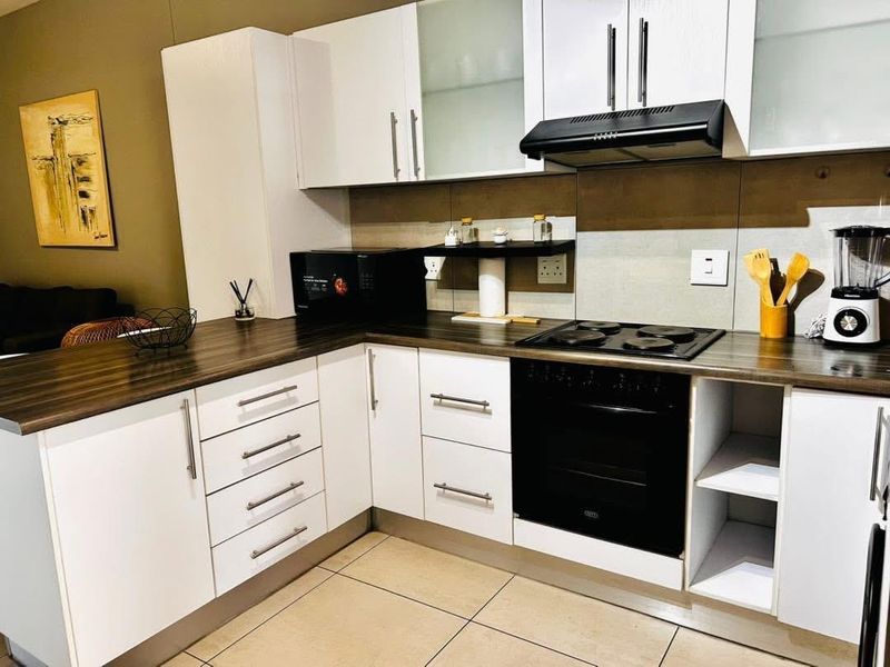 Fully furnished apartment at N$23 000 P/M - Photo 1