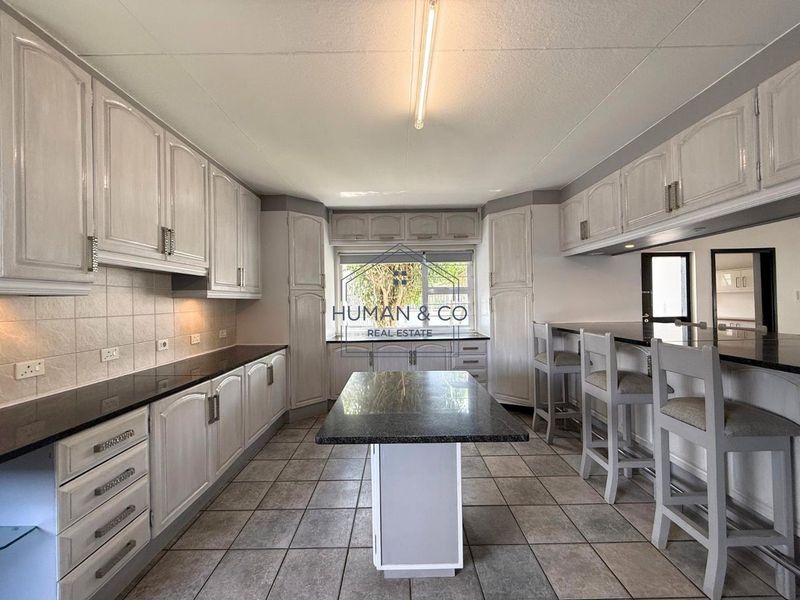 Large Residential Property in Central Town - Photo 7