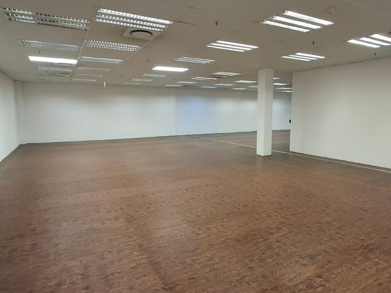 **Prime Retail Space Available in High-Traffic Mall with Unmatched Visibility** - Photo 3