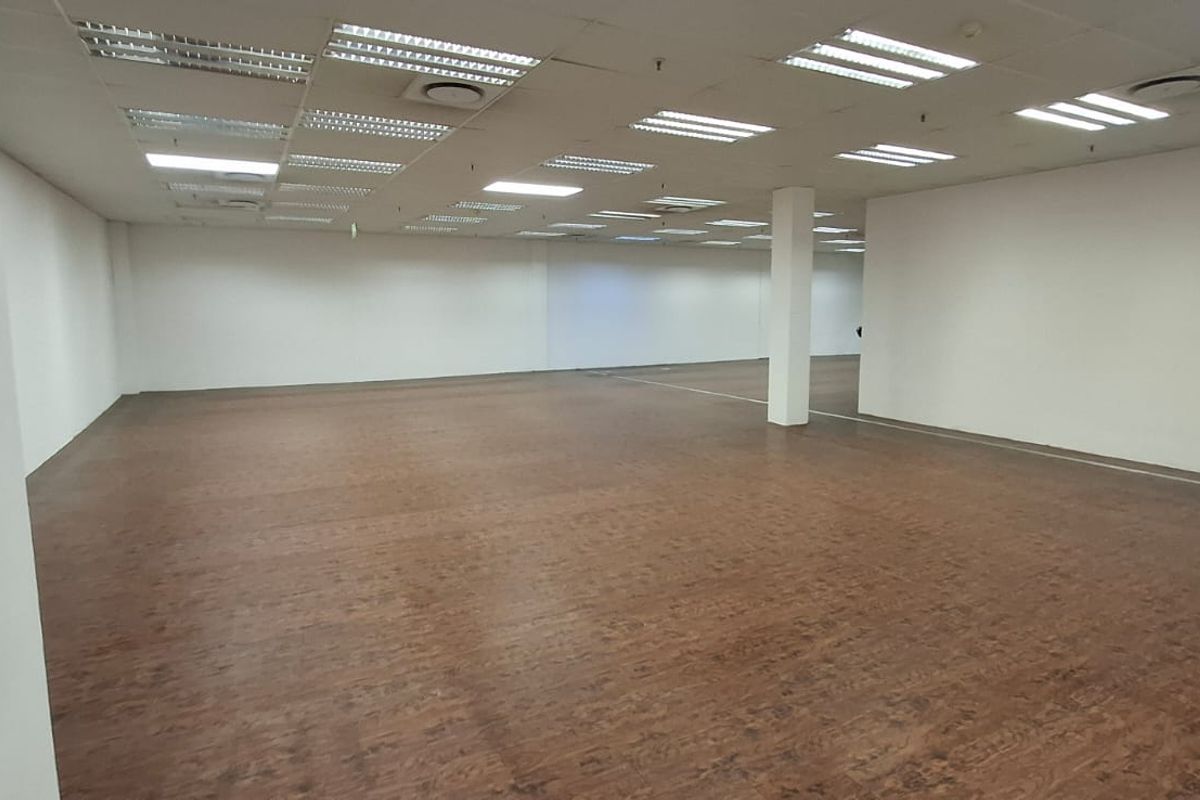 **Prime Retail Space Available in High-Traffic Mall with Unmatched Visibility** - Photo 3