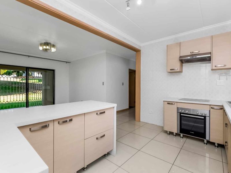 Light, Bright & Spacious 3-Bedroom 2 Baths Garden Apartment - Photo 3