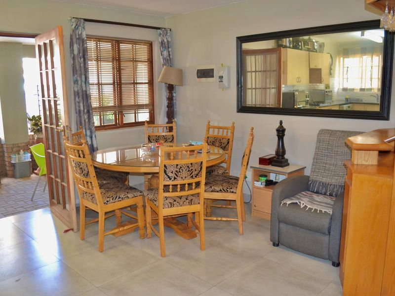 2 Bedroom within the popular The Courts Estate, Olympus / Boardwalk area - Photo 2