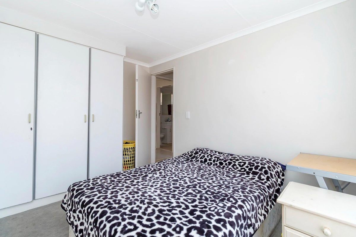 SPACIOUS 3-BEDROOM HOME WITH STUNNING BALCONY VIEWS. - Photo 5