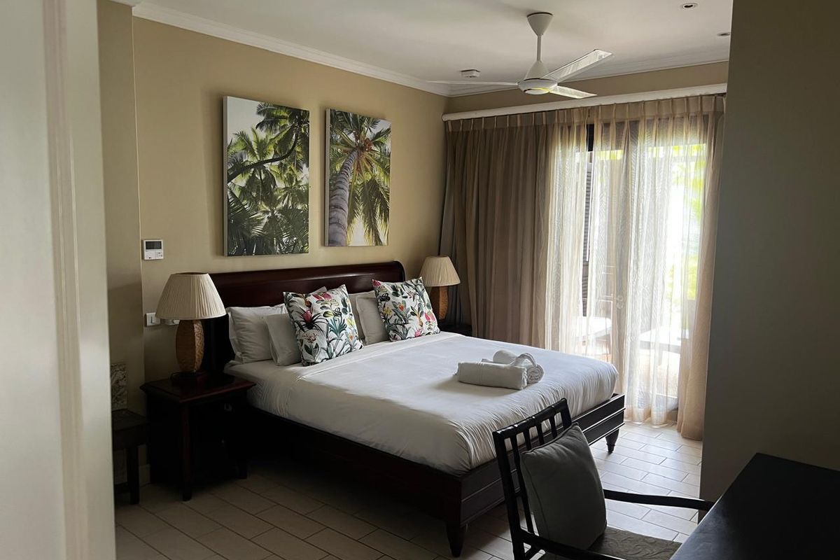 Stunning Garden Apartment overlooking the International Superyacht Marina - Photo 2