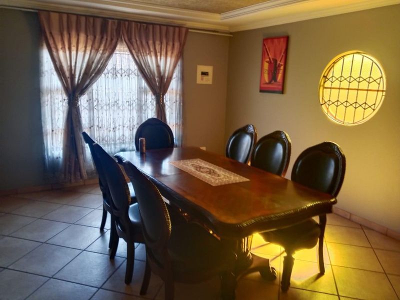 Beautiful and modern home - Photo 8