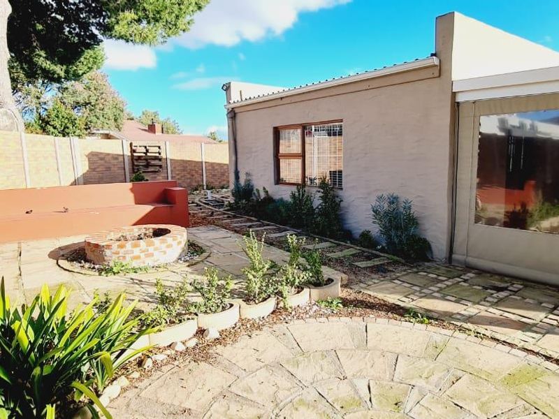 Your Spacious Family Haven Awaits! - Photo 2