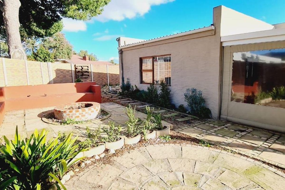 Your Spacious Family Haven Awaits! - Photo 2